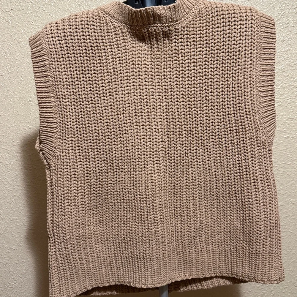 Hazelnut soft cable Knit cardigan Vest with Gold Buttons Womens size large - Picture 6 of 6